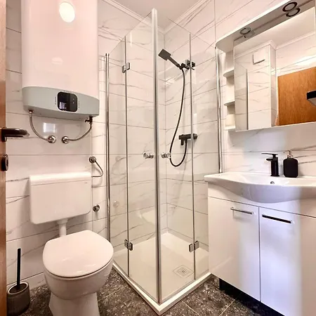 Lakeside Apartmán *
